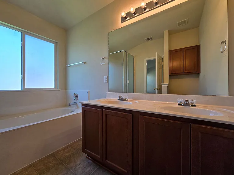 4604 Black Forest Ln — Photo 17