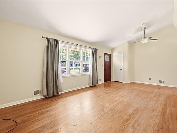 4th image of 101 Avondale St
