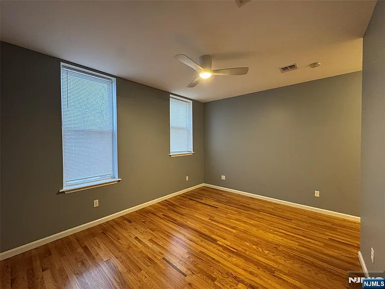 610 Devon St — Photo 18