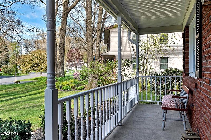 4th image of 5 Augusta Court
