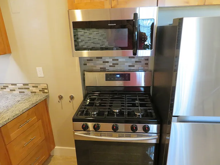 Claremont Towers Apartments — Photo 3