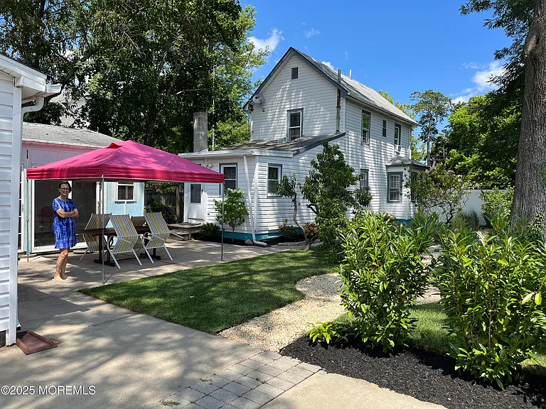 819 Dunlewy St — Photo 34