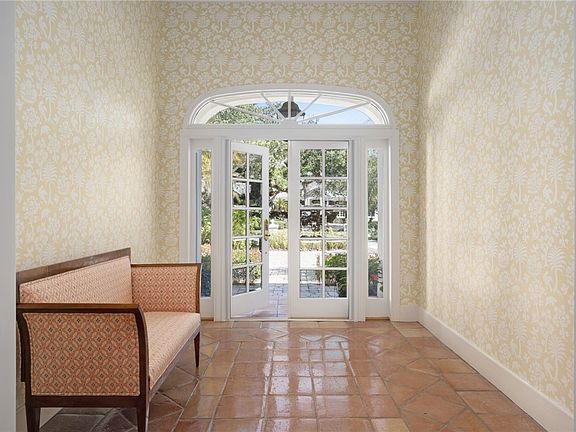 3rd image of 210 Shores Dr