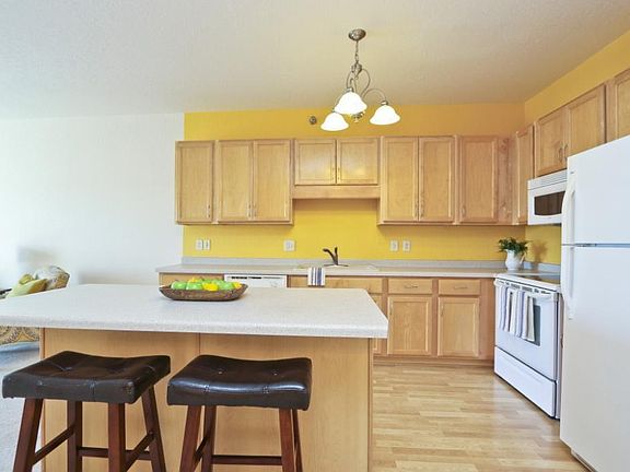3rd image of 1331 Lake Dr W APT A211