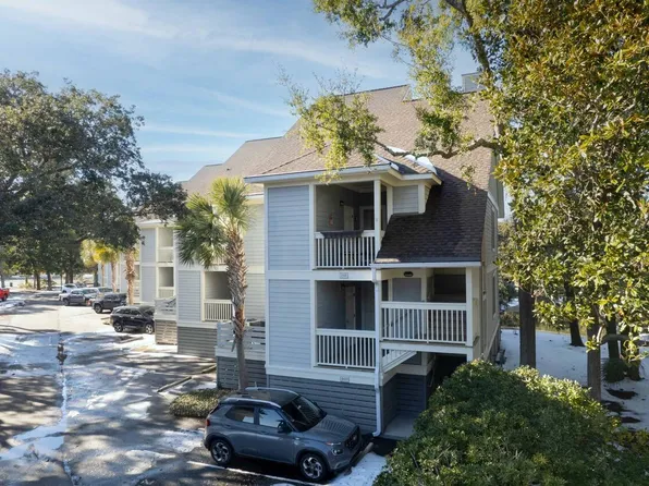 208 Little Oak Dr, Folly Beach, SC 29439