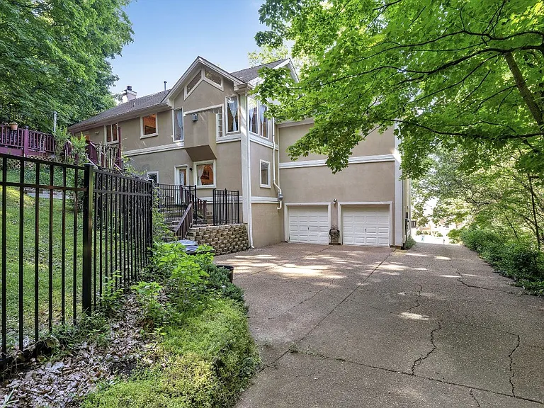7030 Willowick Dr — Photo 18