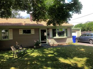 52 Leroy Dr, Riverside, RI 02915