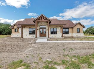 811 Horseshoe Fls, Bandera, TX 78003
