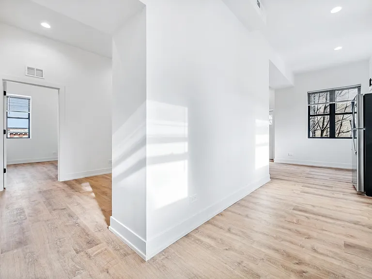 2219 N Hamilton Ave #305 — Photo 5