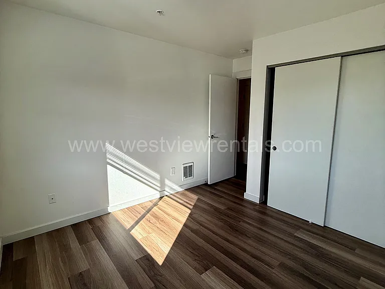 524 32nd St — Photo 183
