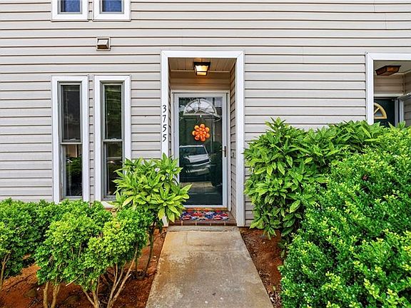 3rd image of 3755 Heathrow Dr