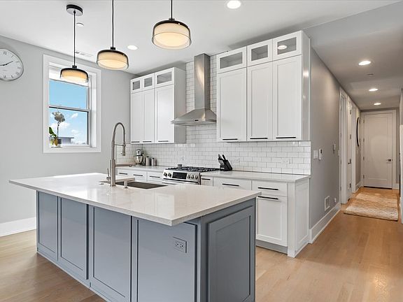 4th image of 2438 N Western Ave #3