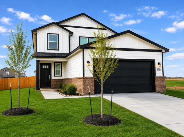 2156 Griffith Dr, Seguin, TX 78155