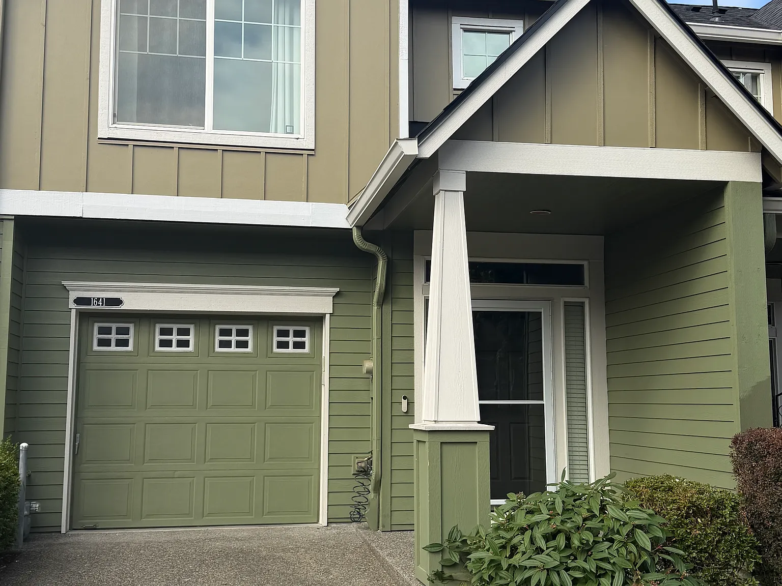 3 bed, 2.5 bath, 1500 sqft, $2,384 — Photo 1
