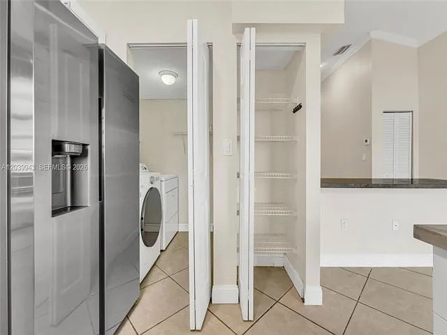 15311 SW 52nd Ter #15311 — Photo 3