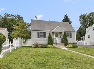 5 Greendale Ave, Pompton Plains, NJ 07444