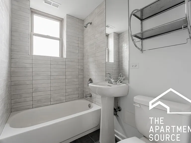 940 W Winona St #505 — Photo 7