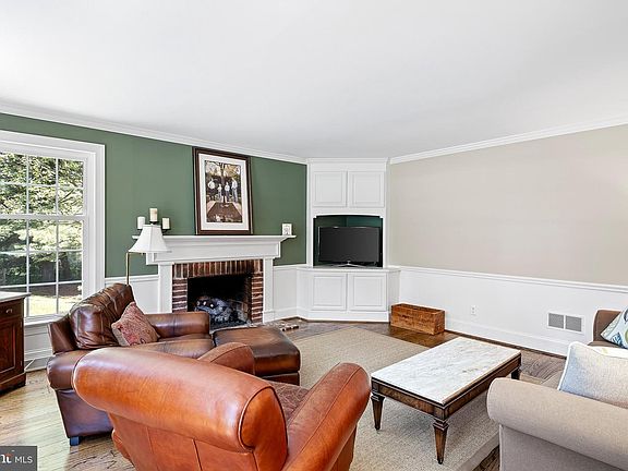 5th image of 18 Fern Hill Rd