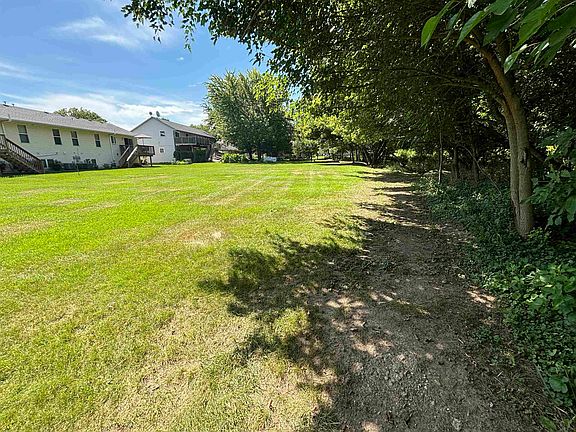 3rd image of 704/712 Mayapple Dr