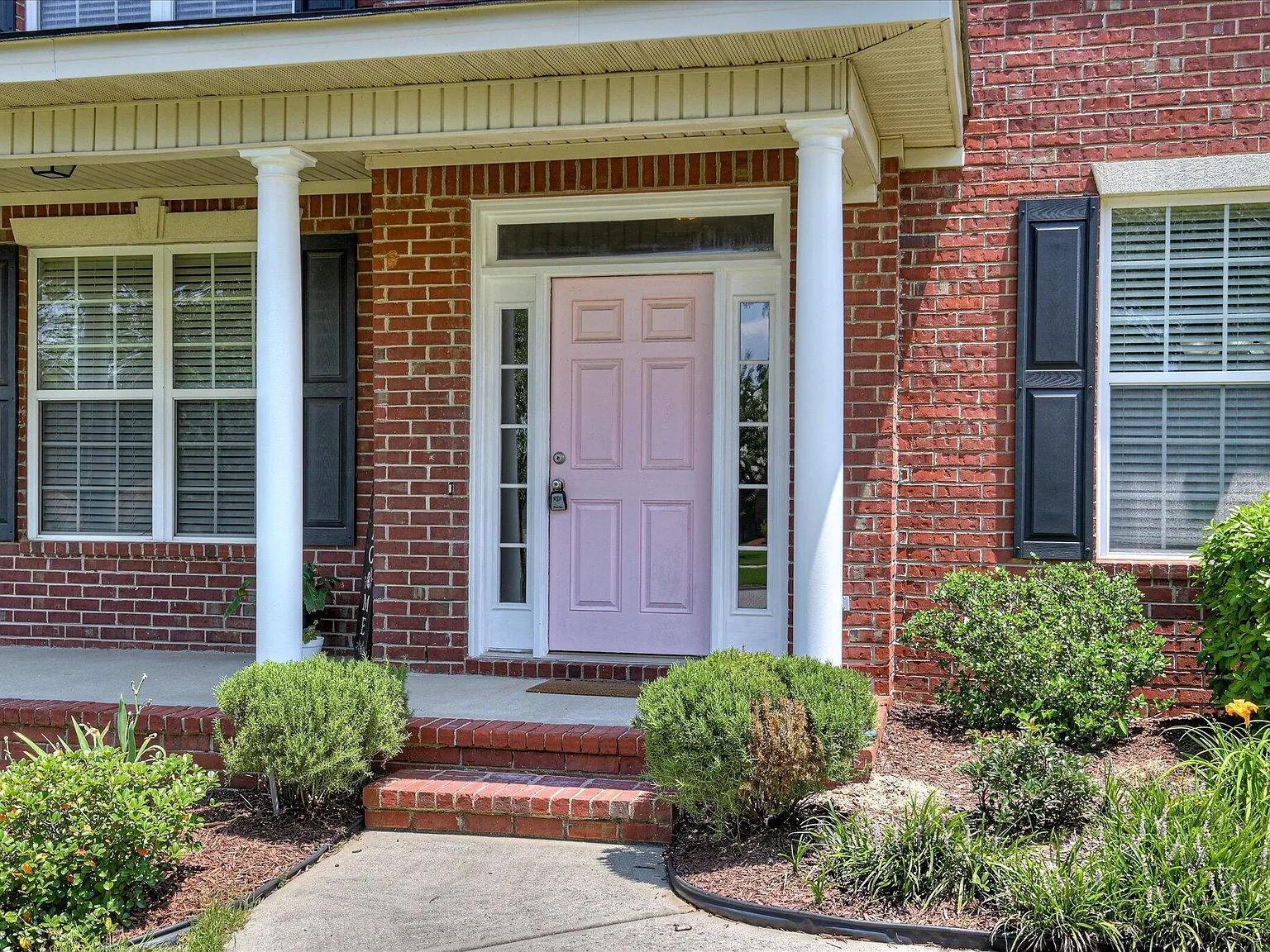 4 bed, 3.5 bath, 2804 sqft, $2,595 — Photo 2