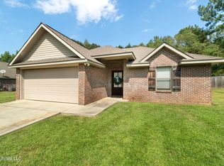 37 Hemingway Dr, Sumrall, MS 39482