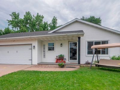 807 McKinley Ave, Omro, WI, 54963