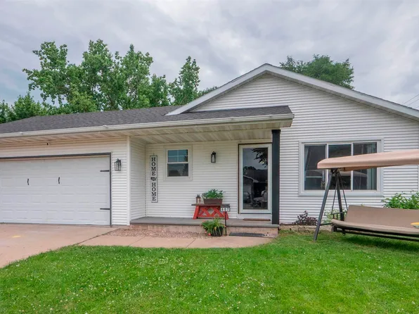 807 McKinley Ave, Omro, WI 54963