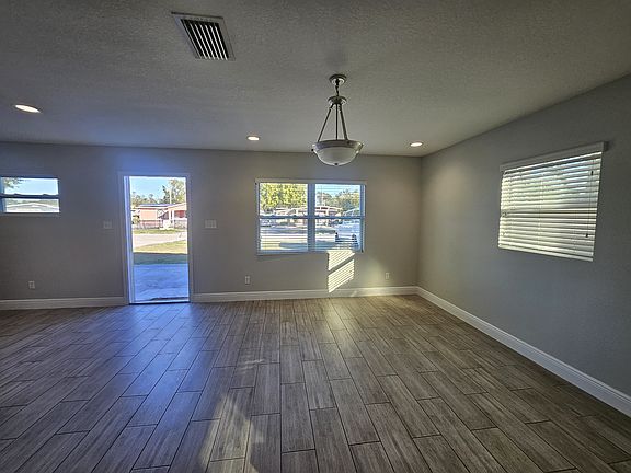 3rd image of 4728 Town N Country Blvd