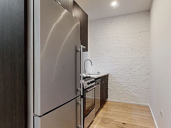 4th image of 231 N Henry St APT 2R