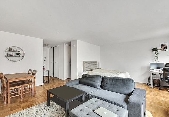 4th image of 200 E 58th St APT 11F