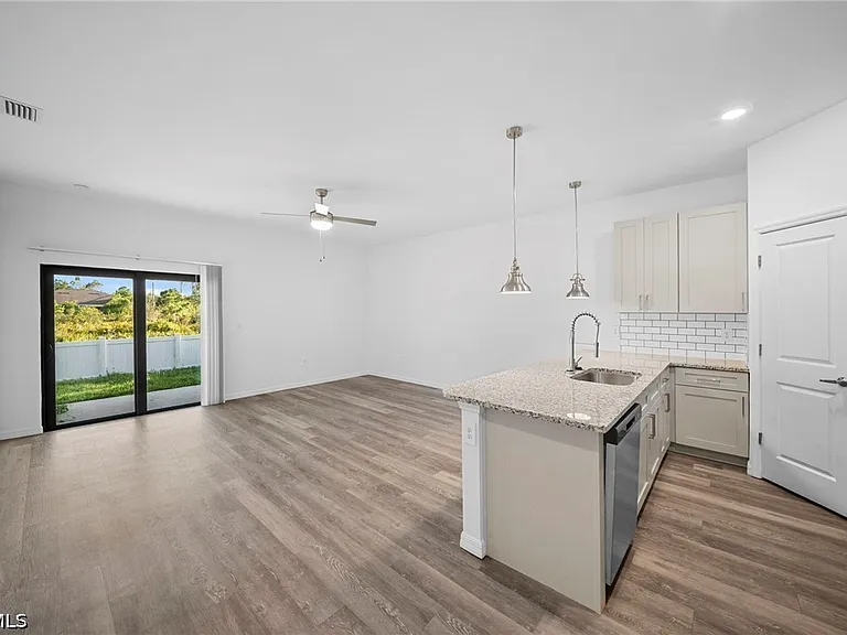 26481 Sandhill Blvd — Photo 9