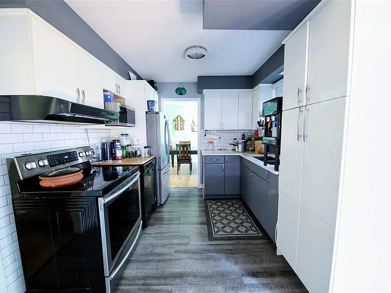 883 Assiniboine Cres — Photo 8