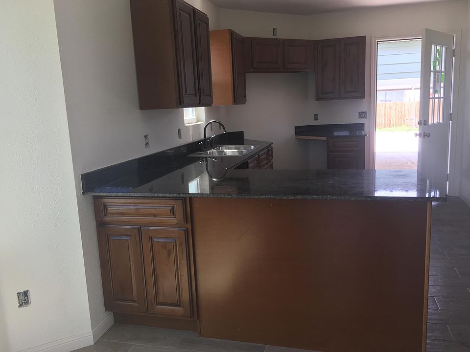 1st image of 231 Fairfax Ln
