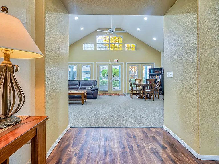 Oak Glen Apartments — Photo 20