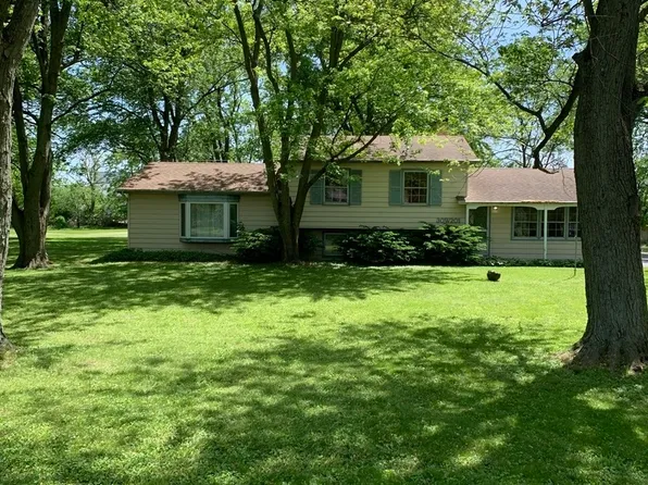 30W201 Estes St, Naperville, IL 60563