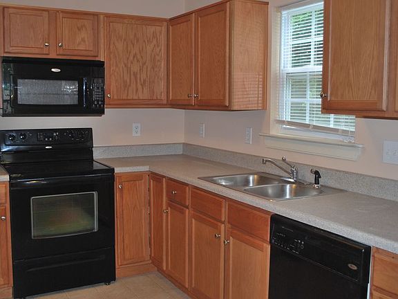 3rd image of 721 Lakeside Blvd