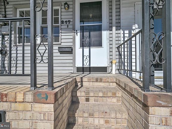 5th image of 217 W Mahanoy St