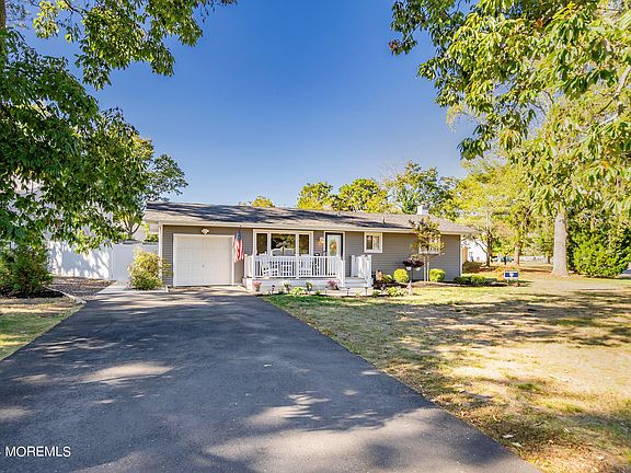 4th image of 1083 Overlook Drive