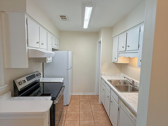 5th image of 8390 Country Walk Dr APT B