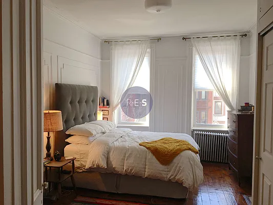 Rented by RES New York | media 10