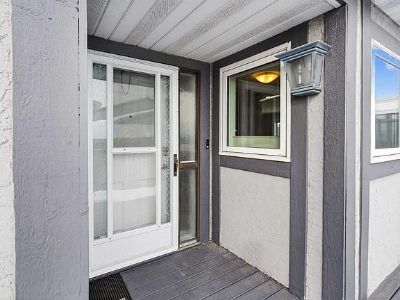 4th image of 96 W Norquay Hts NW