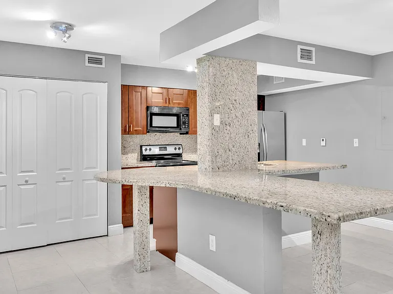 2881 N Oakland Forest Dr #105 — Photo 9