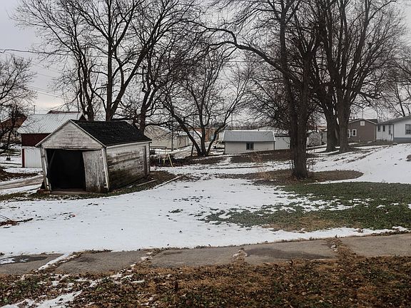 4th image of 401 Highland St