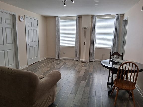 2nd image of 5978 N Lincoln Ave APT 1B