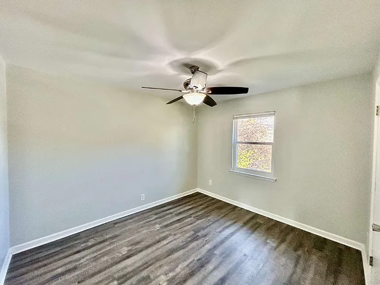 208 Woodcreek Dr #B-8 — Photo 8