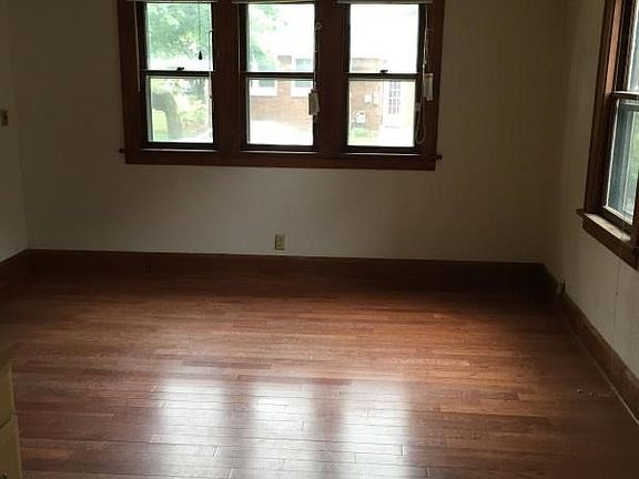 4th image of 1523 Grant Ave