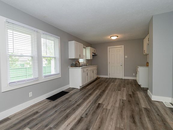 3rd image of 2416 Morton Ave