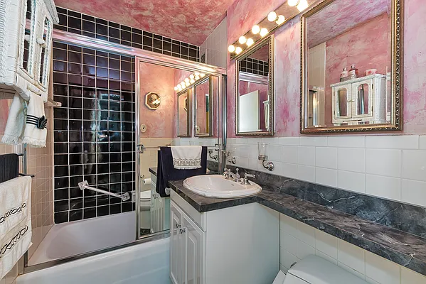 Sold by SBNY RE | media 18