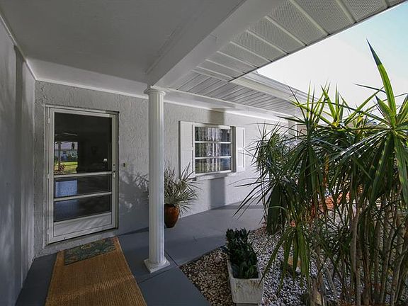 5th image of 1045 Acacia Dr