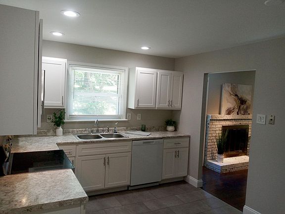 5th image of 4 Silverbrook Dr